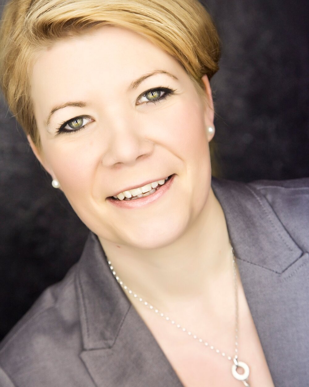 Heike Langenkamp, IHK-zertifizierte Immobilienmaklerin und Inhaberin von Wohngefuehl Immobilien am Niederrhein, Pilot-Kundin von Maklerscreen seit Mai 2026.